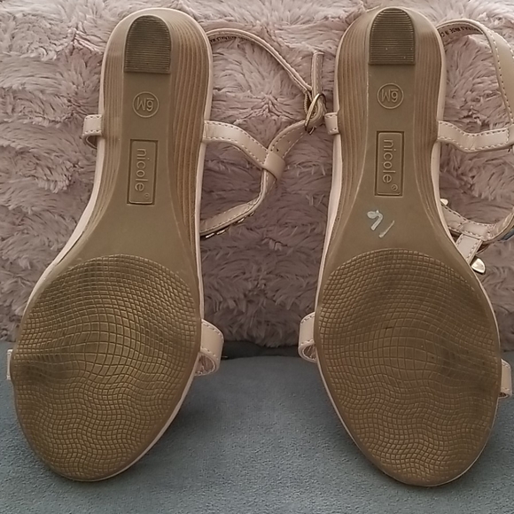 Like New Nicole sandals - Picture 3 of 8